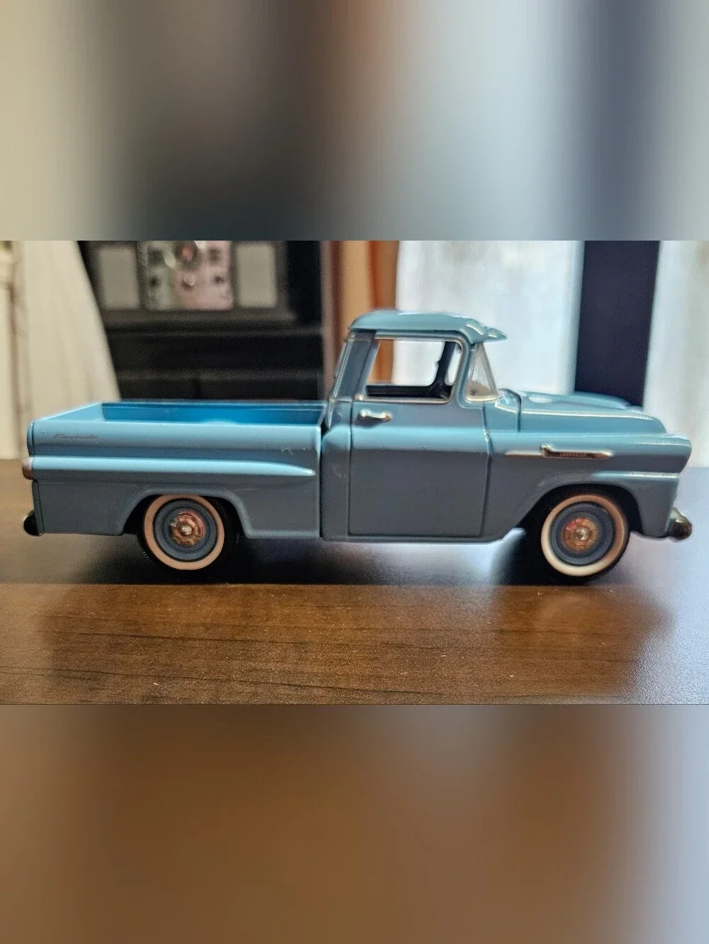 Motor Max 1:24 1958 Chevy Apache Fleetside Pickup Diecast Truck Light Blue